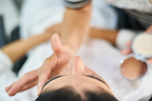 Top Benefits of Using Lash Shampoo for Healthier, Longer Lasting Extensions